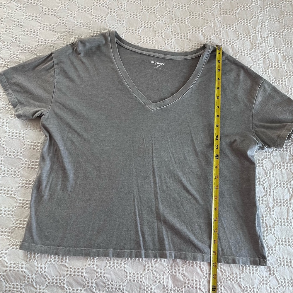 Old navy tall cropped vneck tee
